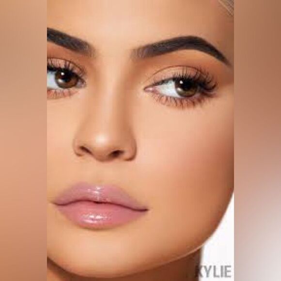 KylieโCosmetics High Gloss โAlways Sleighingโ Holiday Vault Collection - Picture 5 of 7